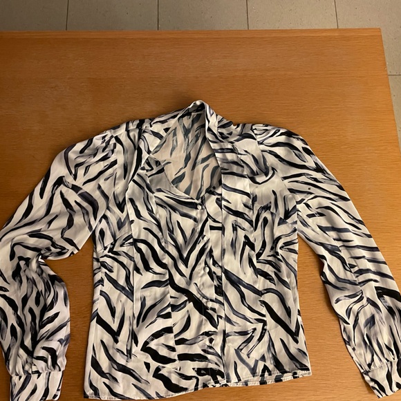 Kendal & Kylie Zebra Blouse - XS - Picture 2 of 4